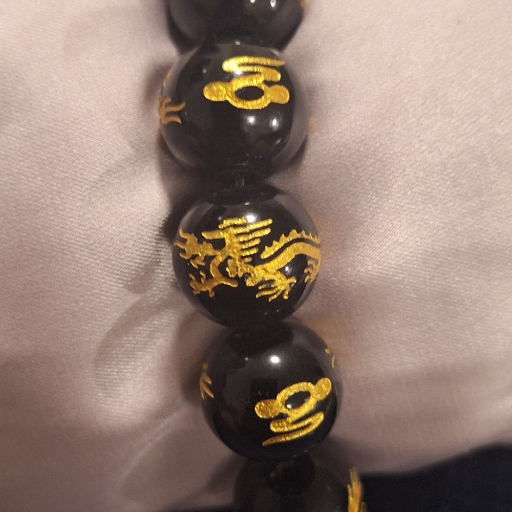 Lg Onyx Beads with Goldden Dragon Detail